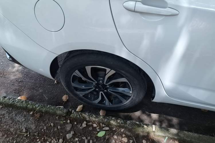 Used Chevrolet Monza 2020 Light Hybrid RS 330T Automatic Comfort Edition Right Rear Wheel Hub