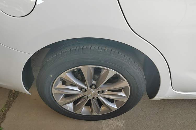 Used Chevrolet Monza 2020 320 Automatic Enjoyment Edition Right Rear Wheel Hub