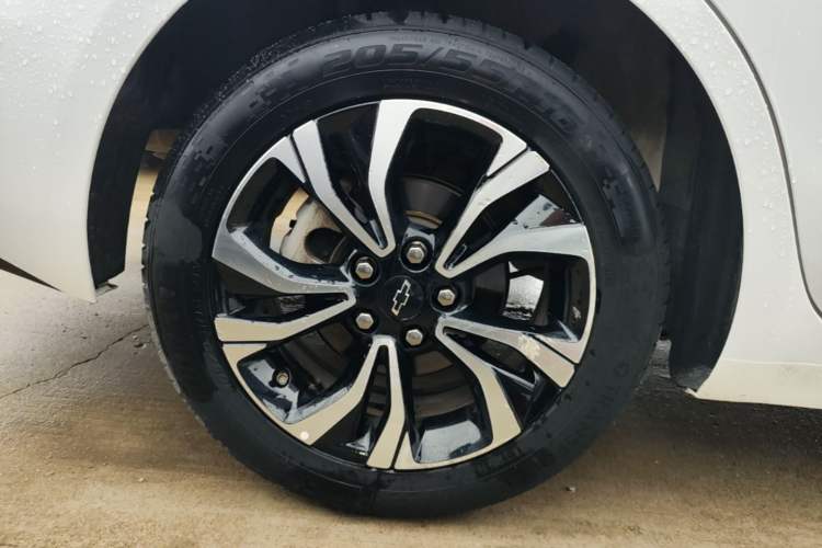 Used Chevrolet Monza 2020 Light Hybrid RS 330T Automatic Comfort Edition Right Rear Wheel Hub