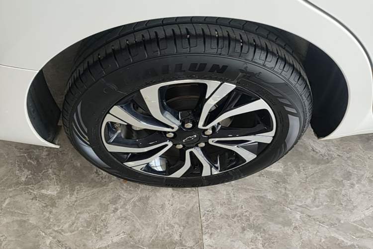 Used Chevrolet Monza 2020 Light Hybrid RS 330T Automatic Comfort Edition Right Rear Wheel Hub