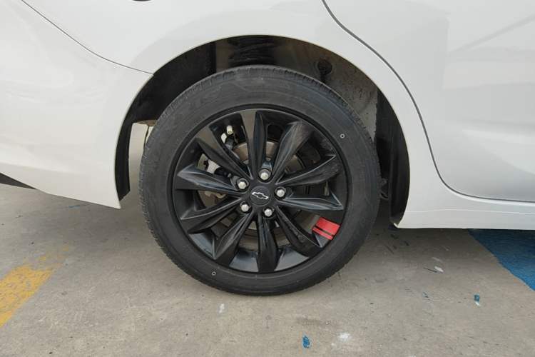 Used Chevrolet Monza 2020 Light Hybrid Redline 320T Dual-Clutch Thrilling Edition Right Rear Wheel Hub