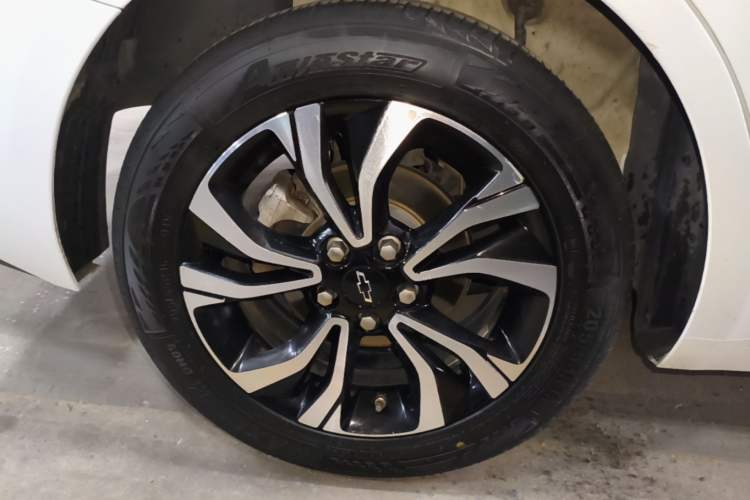 Used Chevrolet Monza 2020 Light Hybrid RS 330T Automatic Comfort Edition Right Rear Wheel Hub
