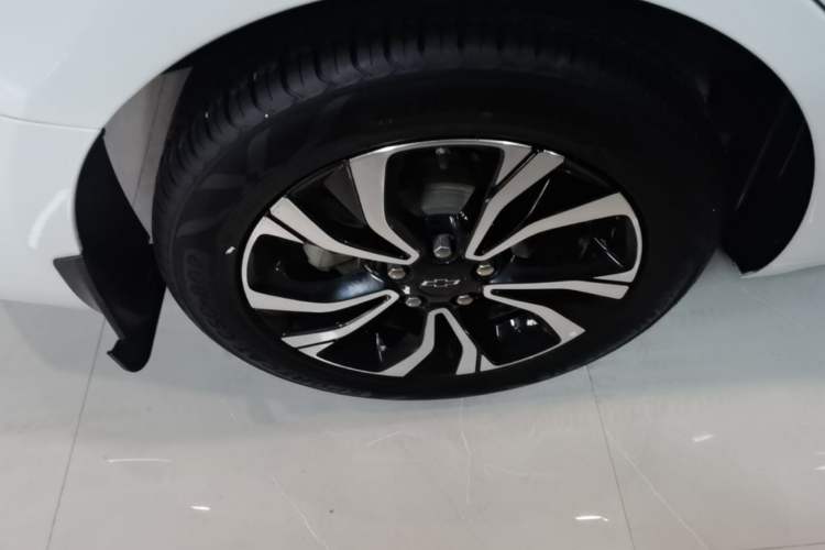 Used Chevrolet Monza 2020 Light Hybrid RS 330T Automatic Comfort Edition Right Rear Wheel Hub
