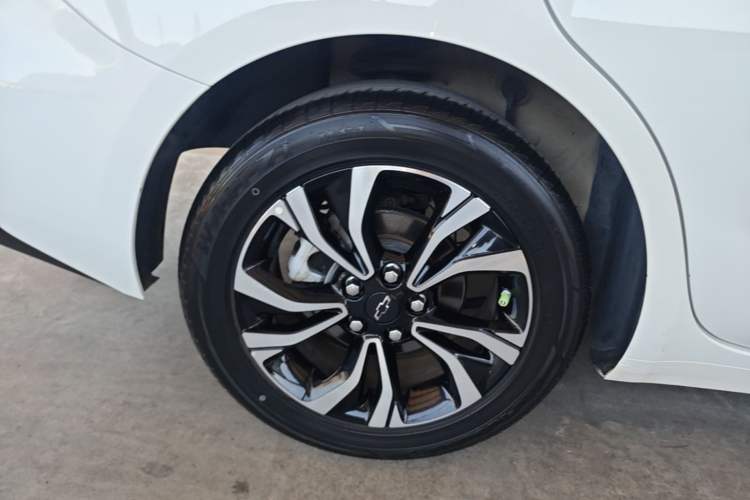 Used Chevrolet Monza 2020 Light Hybrid RS 330T Automatic Comfort Edition Right Rear Wheel Hub
