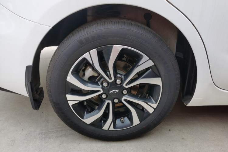 Used Chevrolet Monza 2020 Light Hybrid RS 330T Automatic Comfort Edition Right Rear Wheel Hub