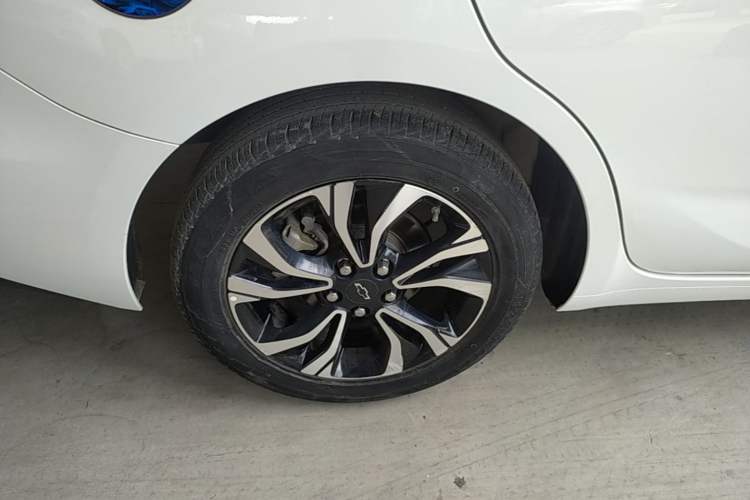 Used Chevrolet Monza 2020 Light Hybrid RS 330T Automatic Comfort Edition Right Rear Wheel Hub
