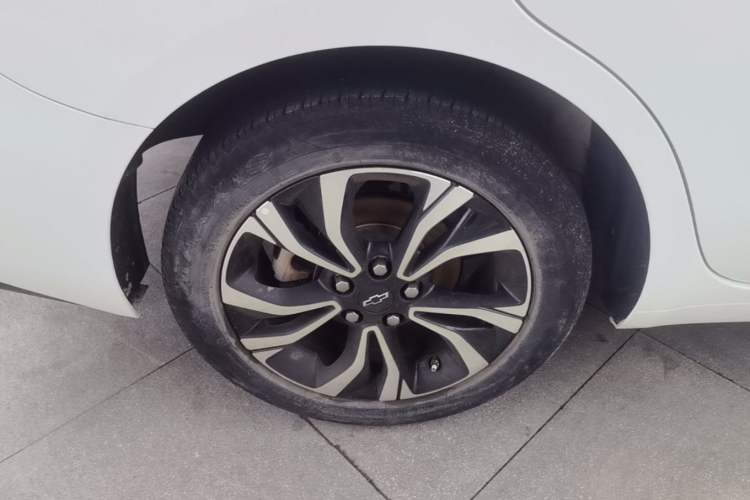 Used Chevrolet Monza 2020 Light Hybrid RS 330T Automatic Comfort Edition Right Rear Wheel Hub