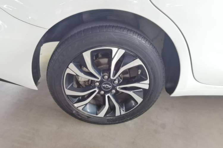 Used Chevrolet Monza 2020 Light Hybrid RS 330T Automatic Comfort Edition Right Rear Wheel Hub