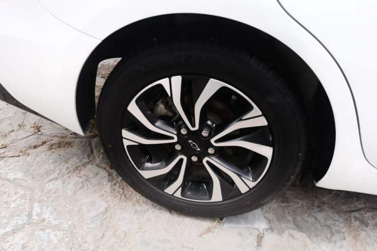 Used Chevrolet Monza 2020 Light Hybrid RS 330T Automatic Comfort Edition Right Rear Wheel Hub