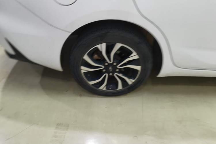 Used Chevrolet Monza 2020 Light Hybrid RS 330T Automatic Comfort Edition Right Rear Wheel Hub