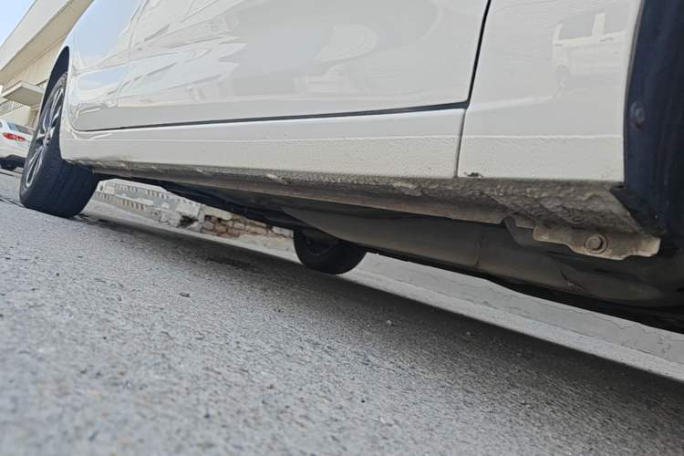 Used Chevrolet Monza 2020 Light Hybrid RS 330T Automatic Comfort Edition Right Side Sill