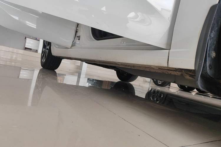 Used Chevrolet Monza 2020 Light Hybrid RS 330T Automatic Comfort Edition Right Side Sill