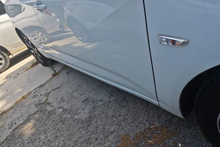 Used Chevrolet Monza 2020 Light Hybrid RS 330T Automatic Comfort Edition Right Side Sill