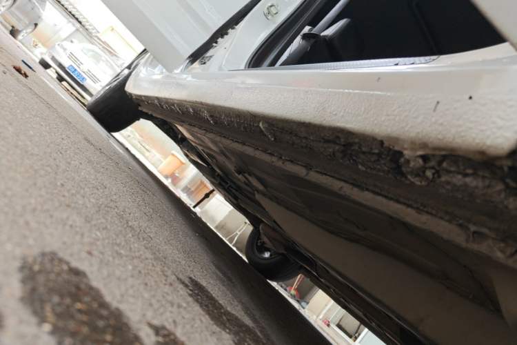 Used Chevrolet Monza 2020 Light Hybrid RS 330T Automatic Comfort Edition Right Side Sill