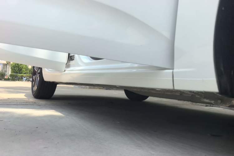 Used Chevrolet Monza 2020 Light Hybrid RS 330T Automatic Comfort Edition Right Side Sill