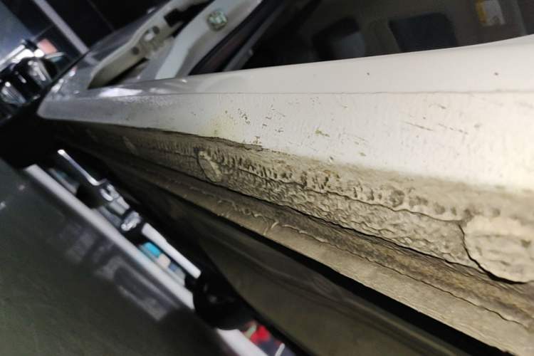 Used Chevrolet Monza 2020 Light Hybrid Redline 320T Dual-Clutch Thrilling Edition Right Side Sill