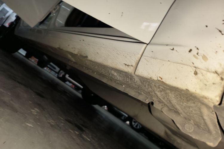 Used Chevrolet Monza 2020 Light Hybrid Redline 320T Dual-Clutch Thrilling Edition Right Side Sill
