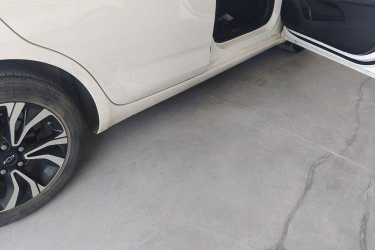 Used Chevrolet Monza 2020 Light Hybrid RS 330T Automatic Comfort Edition Right Side Sill