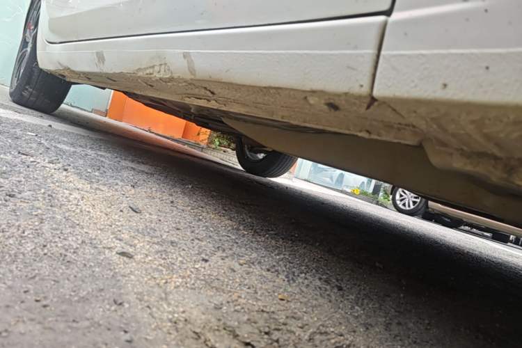 Used Chevrolet Monza 2020 Light Hybrid Redline 320T Dual-Clutch Thrilling Edition Right Side Sill