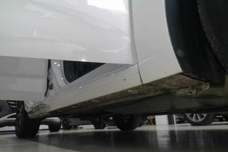 Used Chevrolet Monza 2020 Light Hybrid Redline 320T Dual-Clutch Joyful Edition Right Side Sill