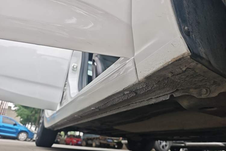 Used Chevrolet Monza 2020 Light Hybrid RS 330T Automatic Comfort Edition Right Side Sill