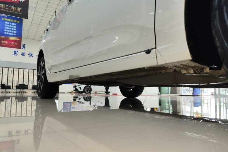 Used Chevrolet Monza 2020 Light Hybrid RS 330T Automatic Comfort Edition Right Side Sill