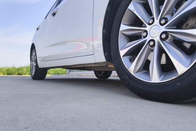 Used Chevrolet Monza 2020 320 Automatic Enjoyment Edition Right Side Sill