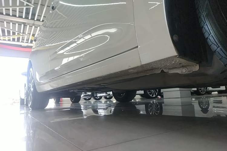 Used Chevrolet Monza 2020 320 Automatic Enjoyment Edition Right Side Sill