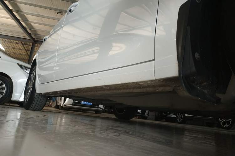 Used Chevrolet Monza 2020 320 Automatic Enjoyment Edition Right Side Sill