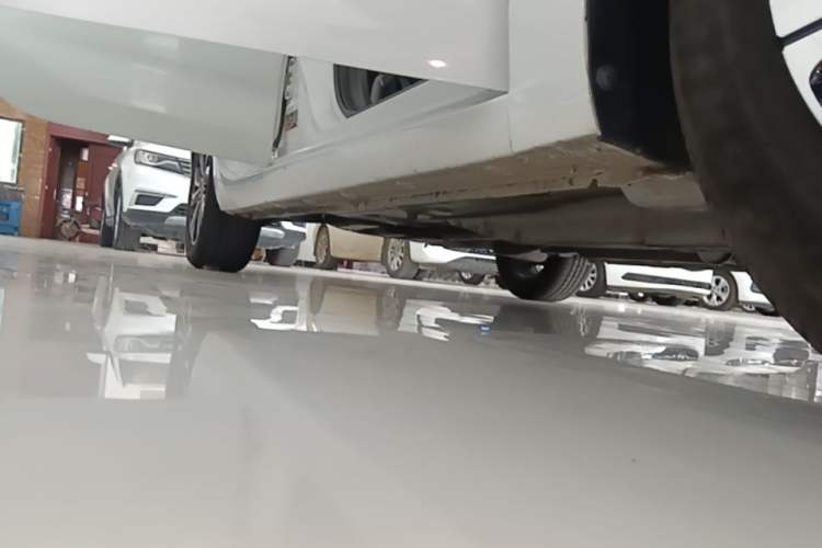 Used Chevrolet Monza 2020 Light Hybrid RS 330T Automatic Comfort Edition Right Side Sill