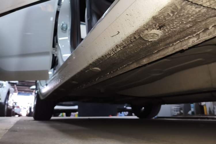 Used Chevrolet Monza 2020 Light Hybrid RS 330T Automatic Comfort Edition Right Side Sill