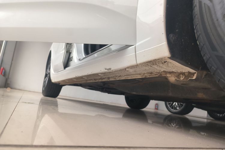Used Chevrolet Monza 2020 Light Hybrid RS 330T Automatic Comfort Edition Right Side Sill