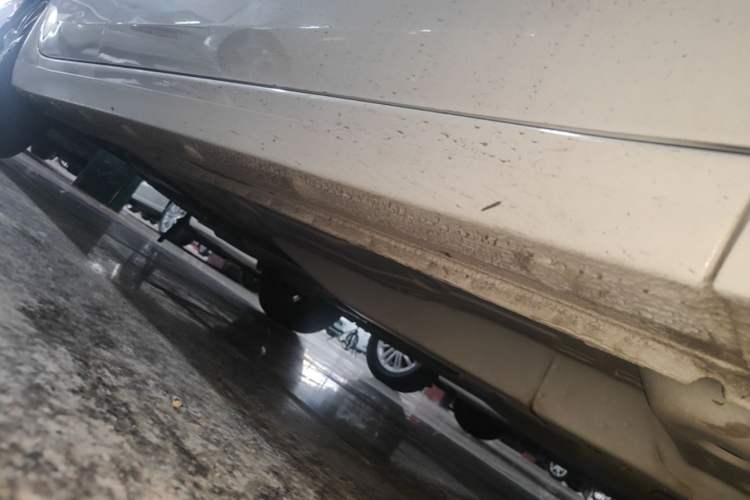 Used Chevrolet Monza 2020 Light Hybrid Redline 320T Dual-Clutch Thrilling Edition Right Side Sill