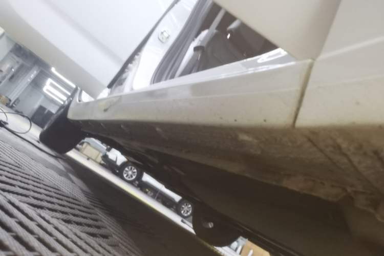 Used Chevrolet Monza 2020 Light Hybrid RS 330T Automatic Comfort Edition Right Side Sill