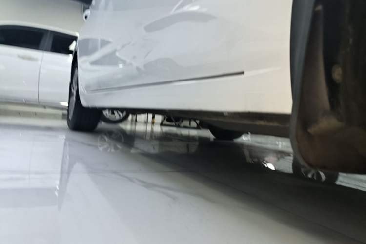 Used Chevrolet Monza 2020 320 Automatic Enjoyment Edition Right Side Sill