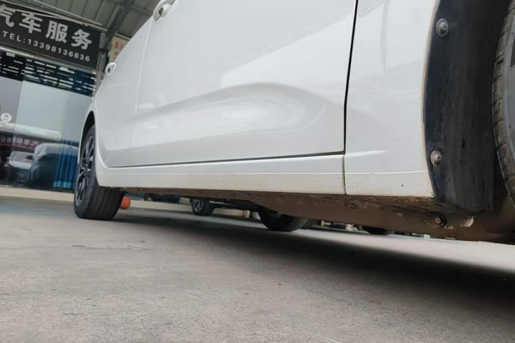 Used Chevrolet Monza 2020 Light Hybrid RS 330T Automatic Comfort Edition Right Side Sill