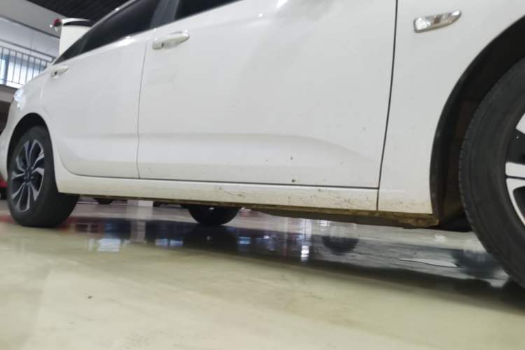 Used Chevrolet Monza 2020 Light Hybrid RS 330T Automatic Comfort Edition Right Side Sill