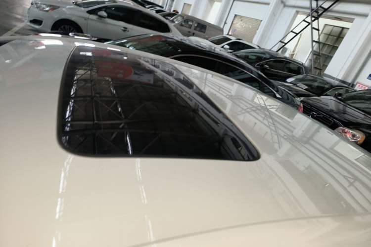 Used Chevrolet Monza 2020 Light Hybrid Redline 320T Dual-Clutch Thrilling Edition Roof