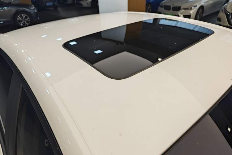 Used Chevrolet Monza 2020 Light Hybrid Redline 320T Dual-Clutch Thrilling Edition Roof