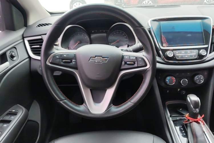 Used Chevrolet Monza 2020 Light Hybrid Redline 320T Dual-Clutch Thrilling Edition Steering Wheel