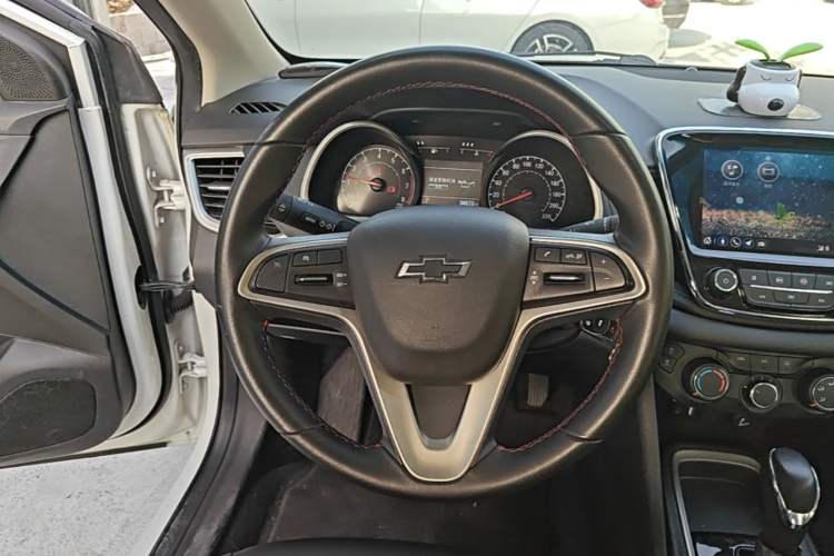 Used Chevrolet Monza 2020 Light Hybrid Redline 320T Dual-Clutch Joyful Edition Steering Wheel