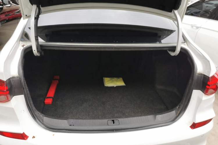 Used Chevrolet Monza 2020 320 Automatic Enjoyment Edition Trunk