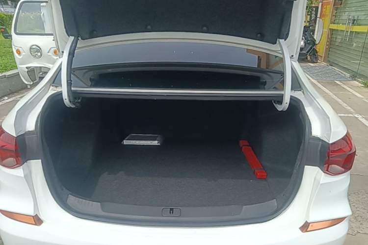 Used Chevrolet Monza 2020 320 Automatic Enjoyment Edition Trunk