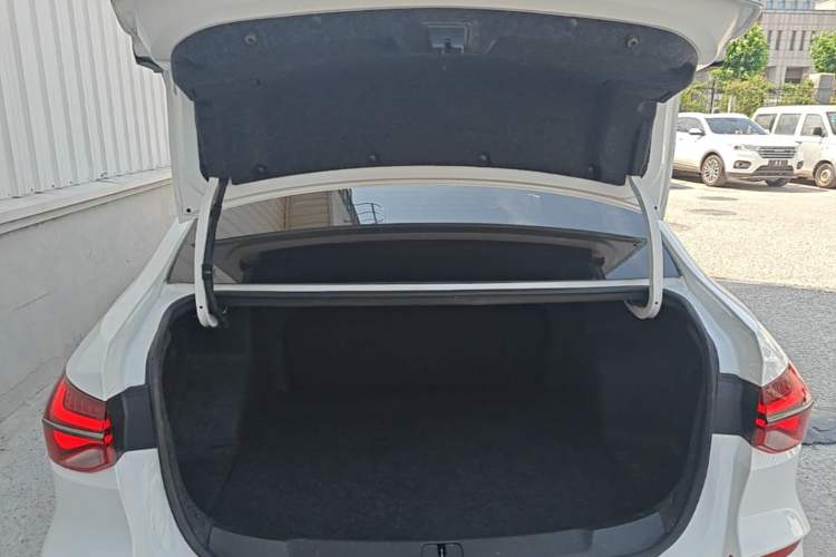 Used Chevrolet Monza 2020 Light Hybrid RS 330T Automatic Comfort Edition Trunk