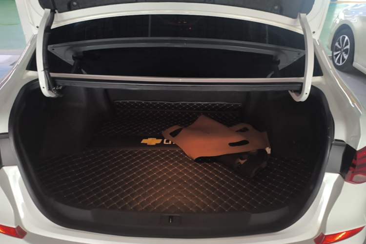 Used Chevrolet Monza 2020 320 Automatic Enjoyment Edition Trunk
