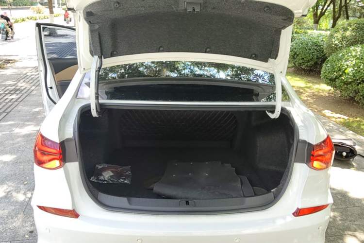 Used Chevrolet Monza 2020 320 Automatic Enjoyment Edition Trunk