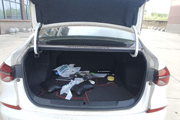 Used Chevrolet Monza 2020 Light Hybrid RS 330T Automatic Comfort Edition Trunk