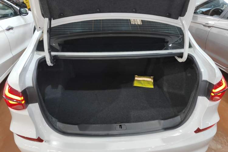 Used Chevrolet Monza 2020 Light Hybrid RS 330T Automatic Comfort Edition Trunk