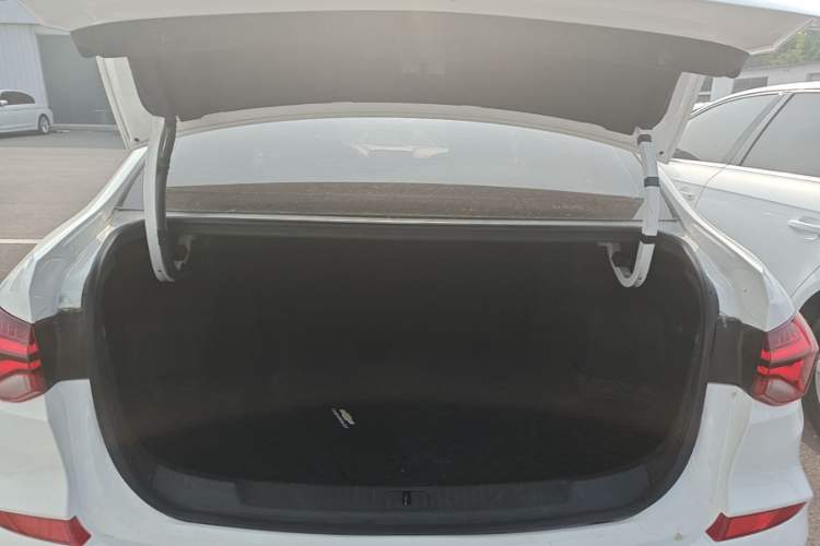 Used Chevrolet Monza 2020 320 Automatic Enjoyment Edition Trunk
