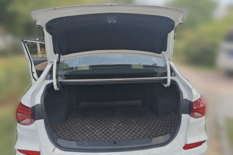 Used Chevrolet Monza 2020 320 Automatic Enjoyment Edition Trunk